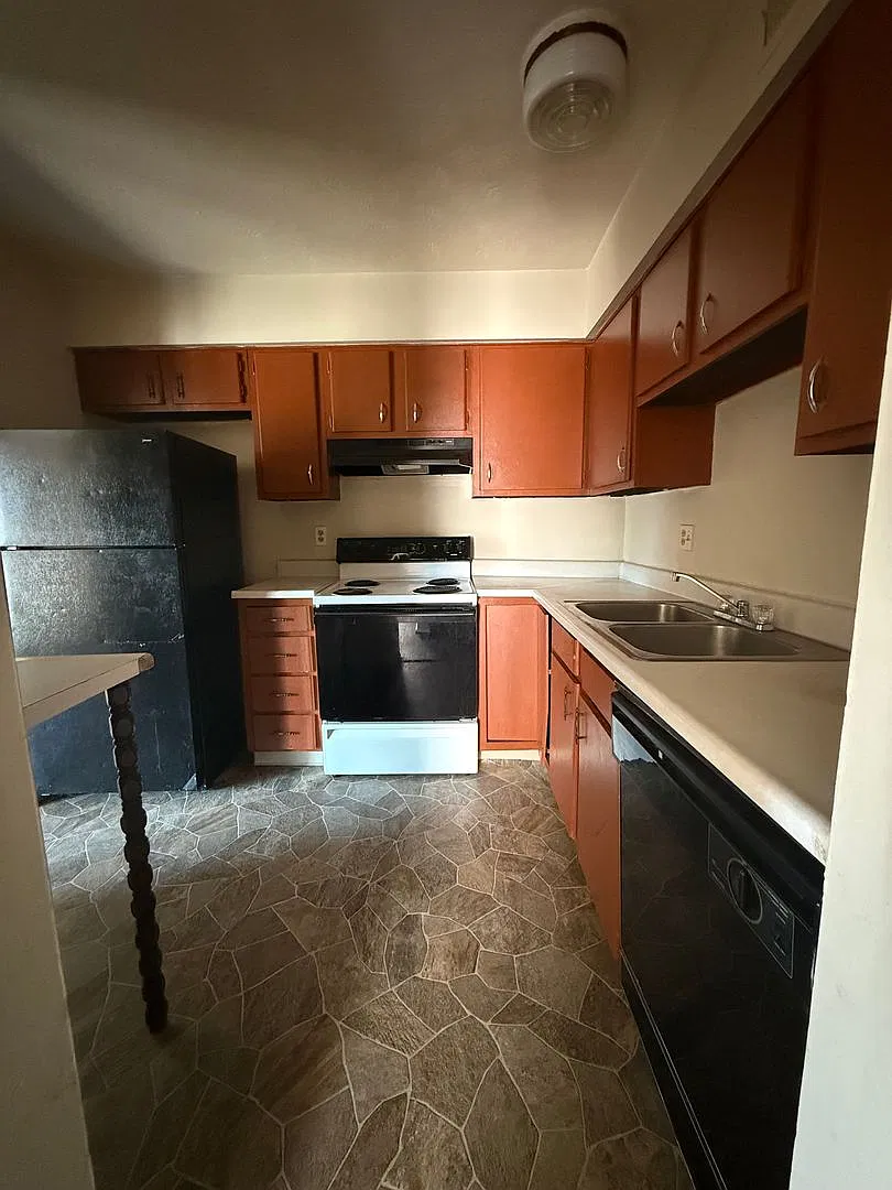 4220-4222 Arrowrock — Photo 2