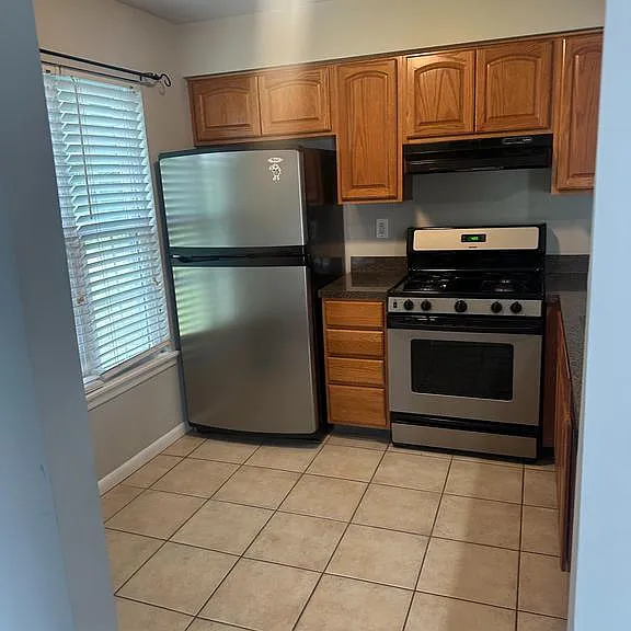 612 Yorkshire Ct — Photo 3