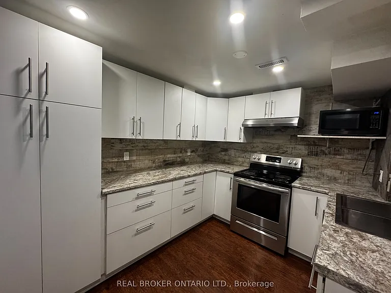 34 Engel Cres #A — Photo 12