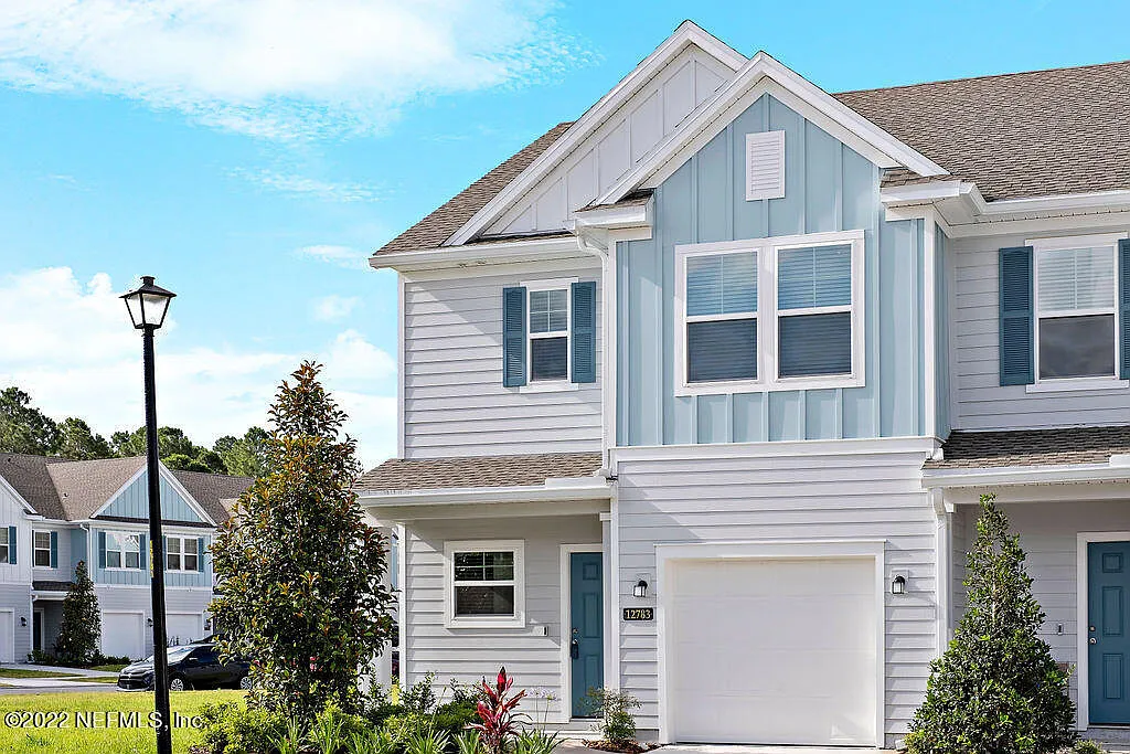 3 bed, 2.5 bath, 1700 sqft, $2,400 — Photo 1