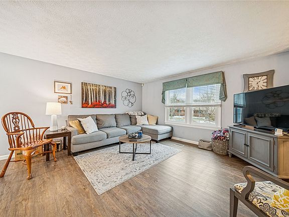 5th image of 2358 Mt Vernon Dr