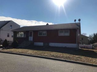 15 Helen St, Secaucus, NJ 07094