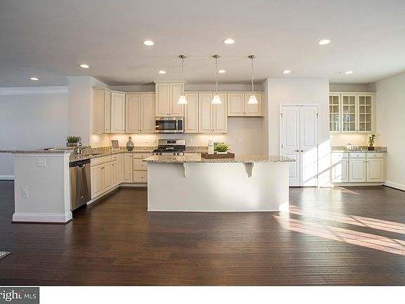 2nd image of 139 Arbor Blvd
