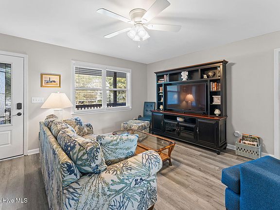 5th image of 218 NE 51st Street