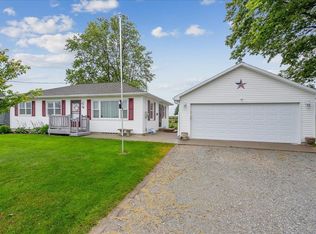 24 E Eagle Rd, Waterloo, IA 50701