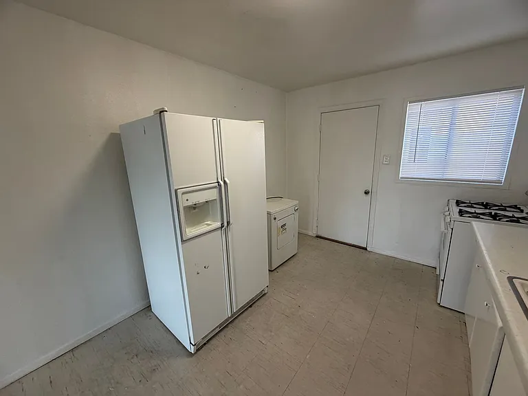 1033-1037 Alvarado Dr SE — Photo 5