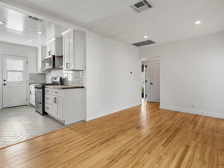 654 Ozone St #654 — Photo 5