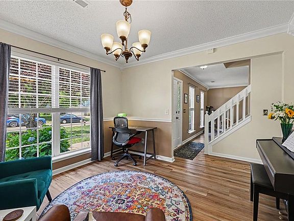 4th image of 590 Blythewood Ct