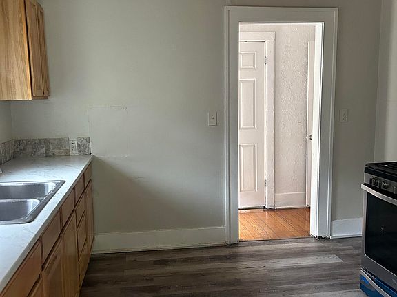 5th image of 2623 Hoyt St