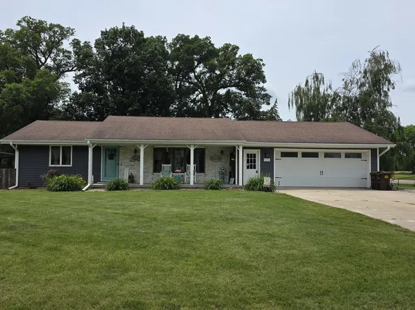 304 Tree Ln, Prophetstown, IL 61277