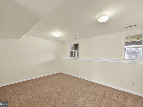 3rd image of 7 Wisteria Dr