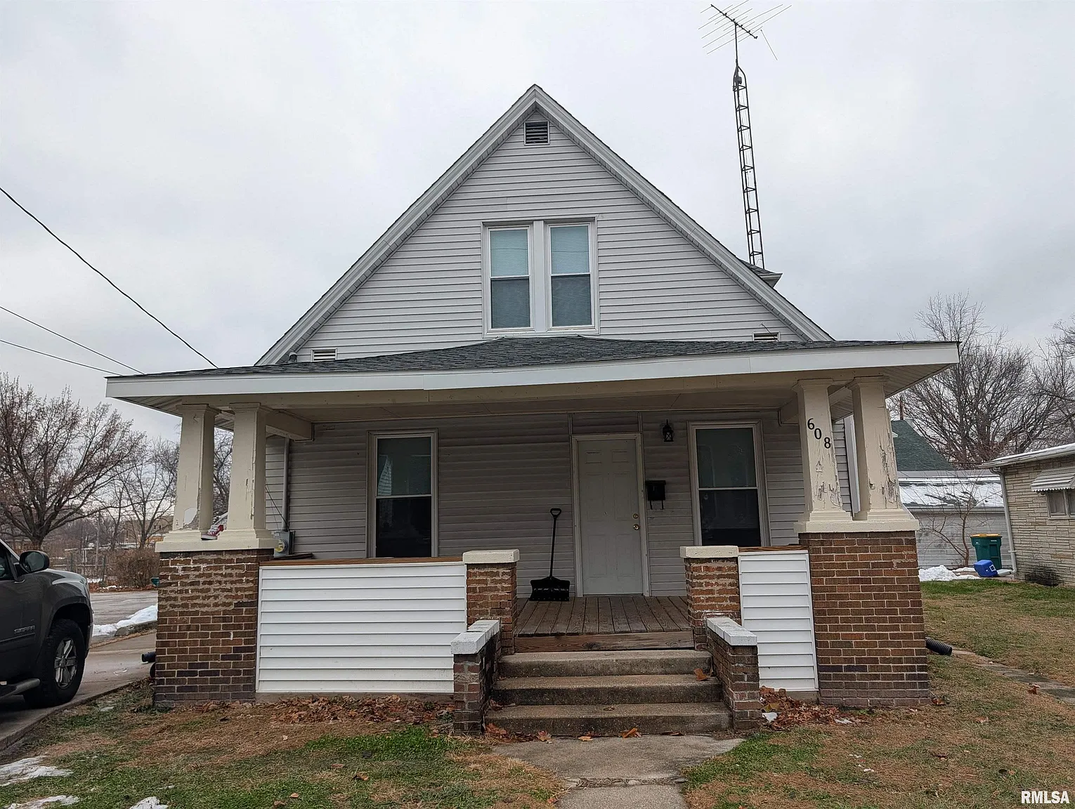 608 W Calhoun St photo 1