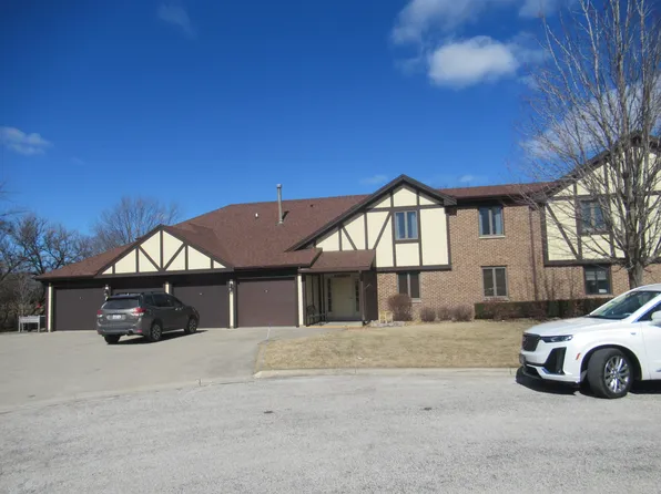 605 Carol Ct #B-1, Pontiac, IL 61764