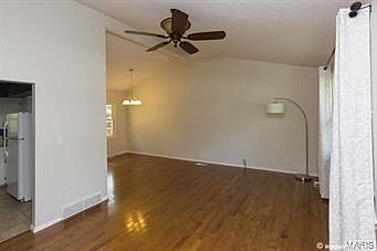 2nd image of 3113 Wisteria St
