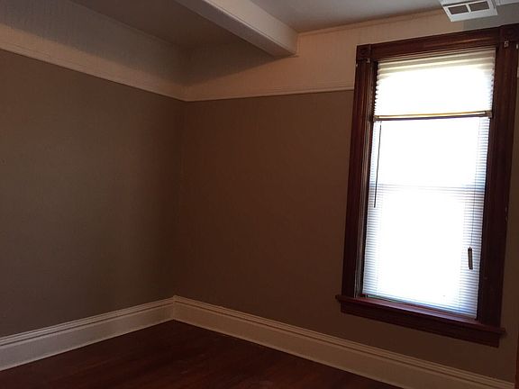 4th image of 207 N 2nd St