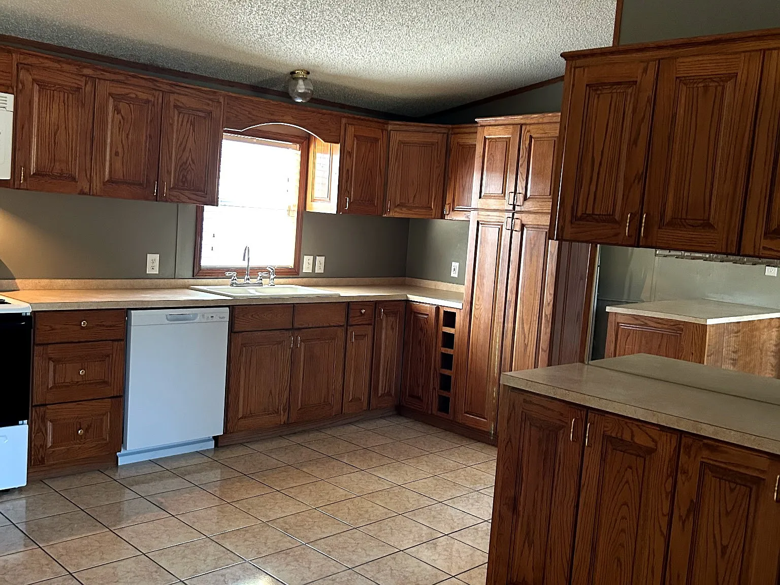 3 bed, 1368 sqft, $1,800 — Photo 2