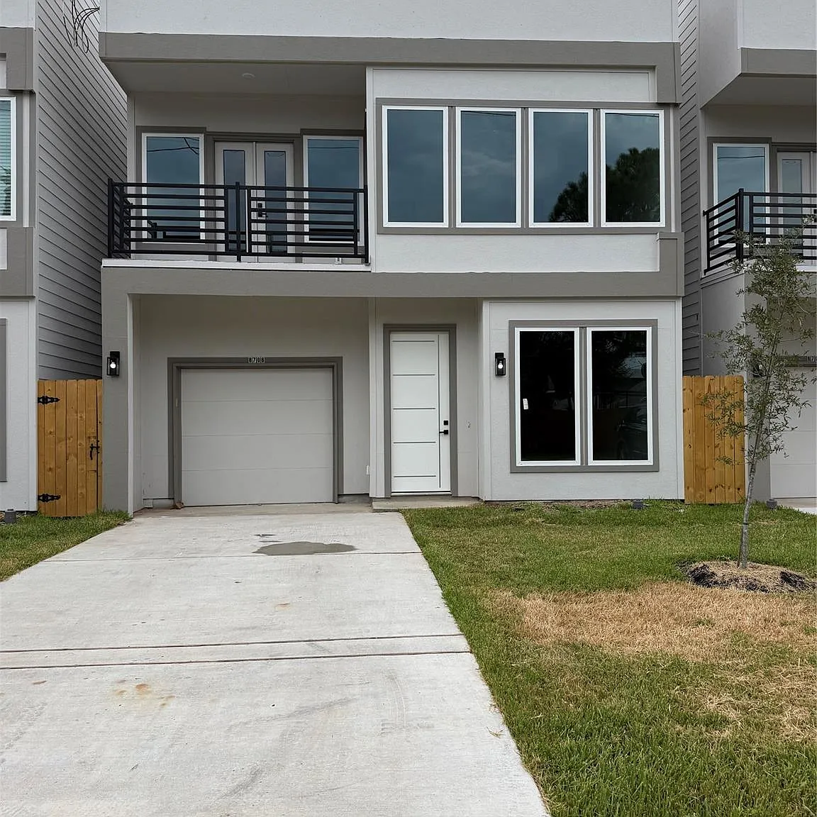 3 bed, 2.5 bath, $2,300 — Photo 1