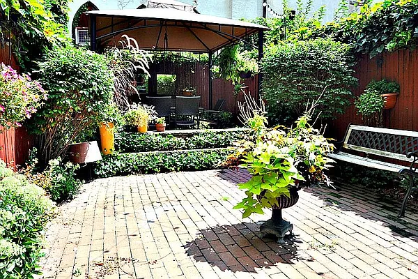 Rented by Level Group | media 12