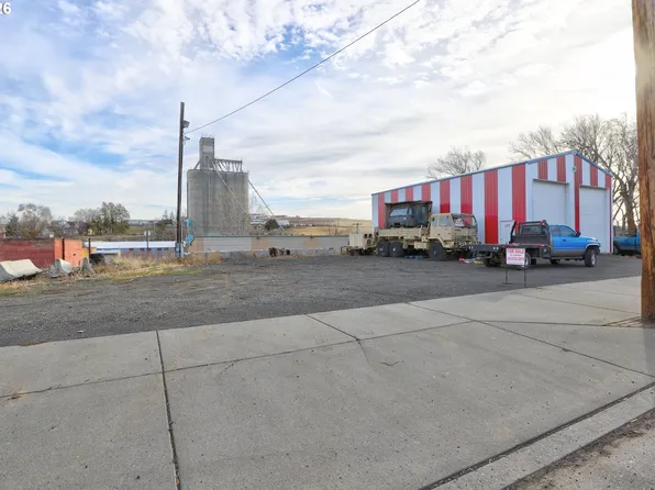 105 S Main St, Moro, OR 97039