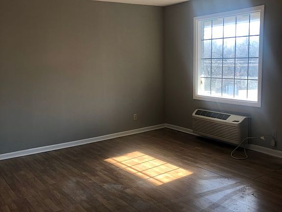 3rd image of 1213 W Reservoir St #22