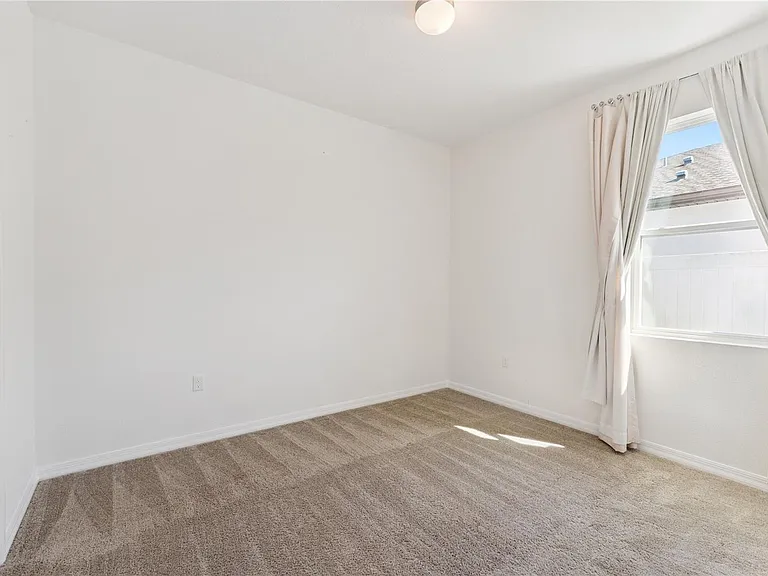 2824 Neverland Dr — Photo 17