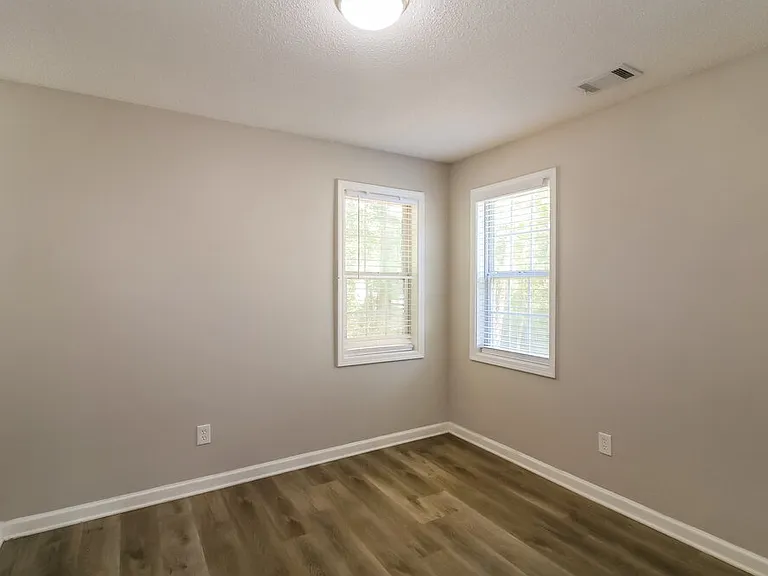 915 Castlerock Way — Photo 15