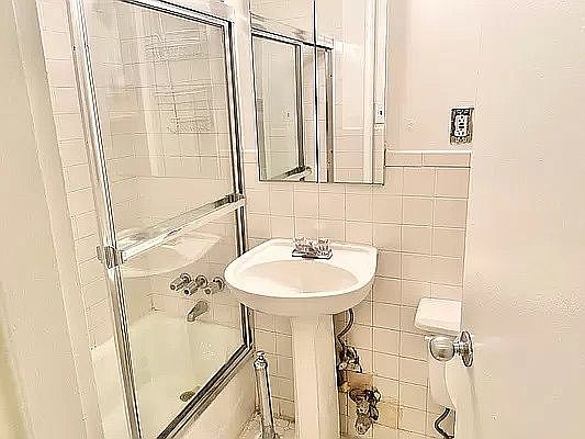 4th image of 428 E 77th St APT 3B
