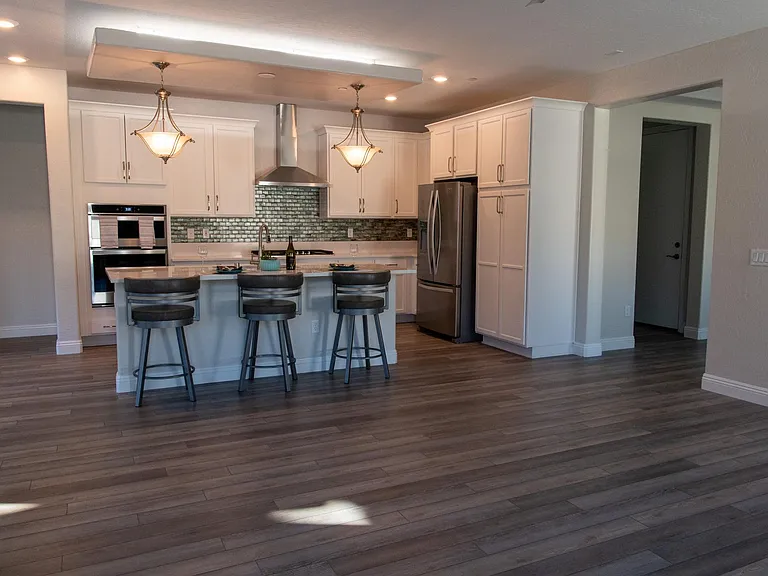 92 Lake Oasis St — Photo 3