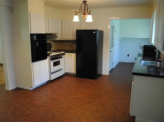 4th image of 4770 Estate Dr