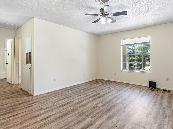 4th image of 2521 Pearl St APT 202