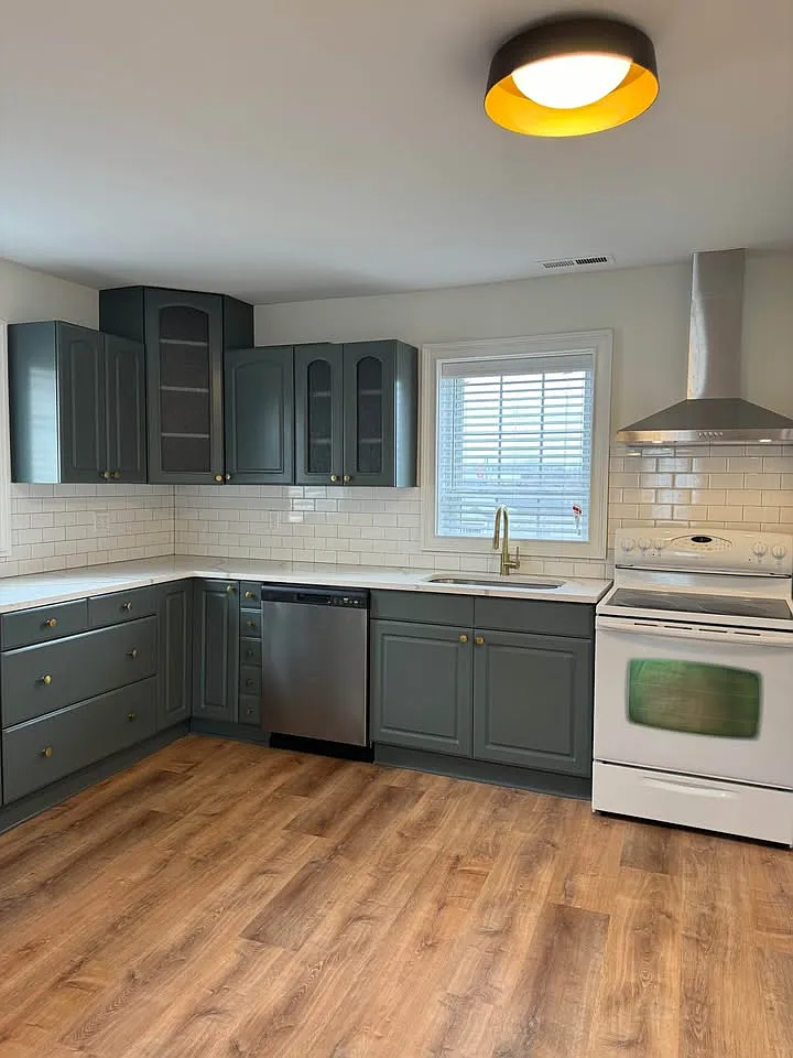 4 bed, 1600 sqft, $2,800 — Photo 1
