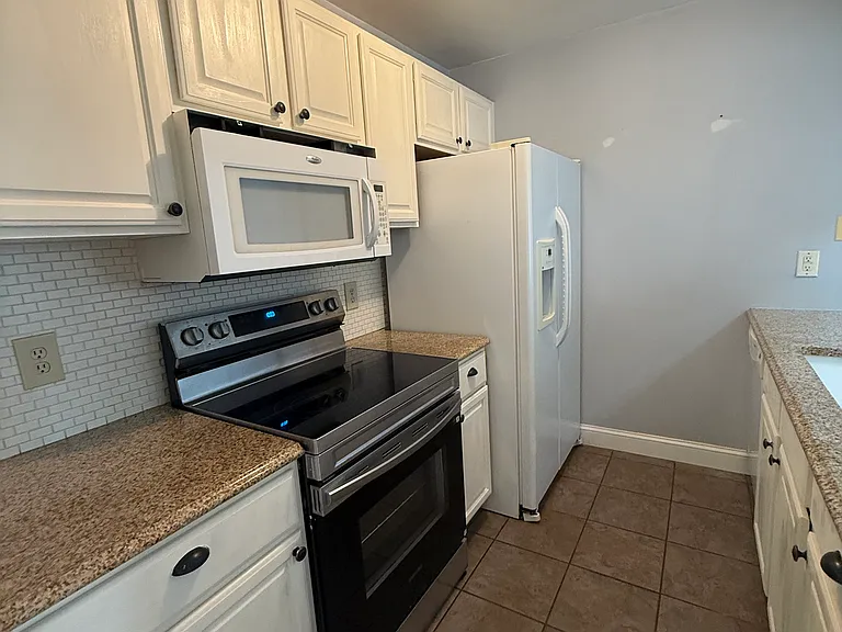462 Falling Ln — Photo 4