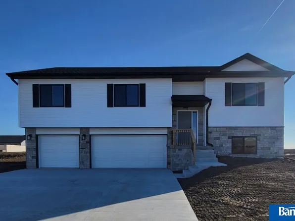 520 Railroad St, Hallam, NE 68368