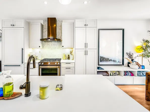 525 E 2nd St #127, North Vancouver, BC V7L 1E1