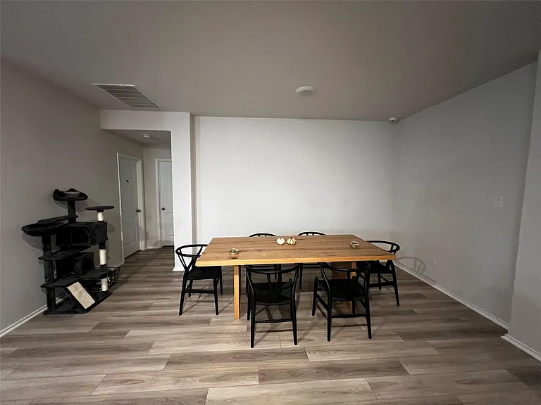 1009 Marvin Way — Photo 10