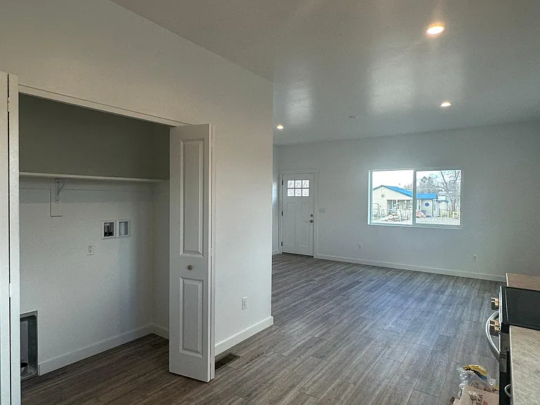 1115 E Carpenter St — Photo 5