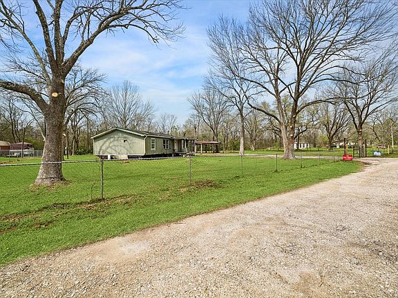 3rd image of 4517 Harvey Rd