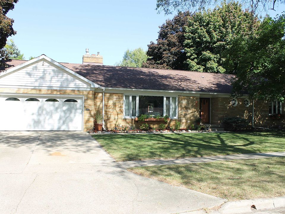 1st image of 301 Stratford Dr