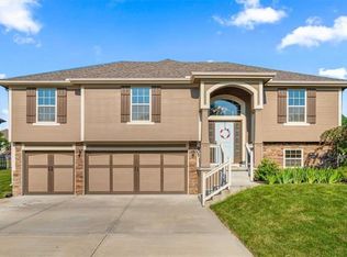 905 Chisam Rd, Kearney, MO 64060