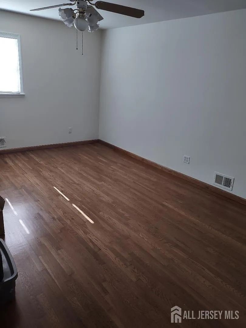 4 bed, 1.5 bath, 1551 sqft, $3,600 — Photo 4