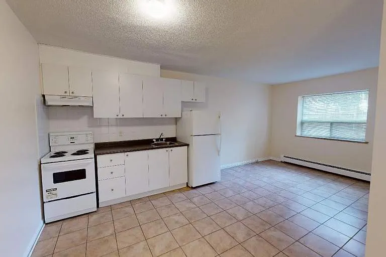 506 Danforth Rd #BACHELOR DEN — Photo 17