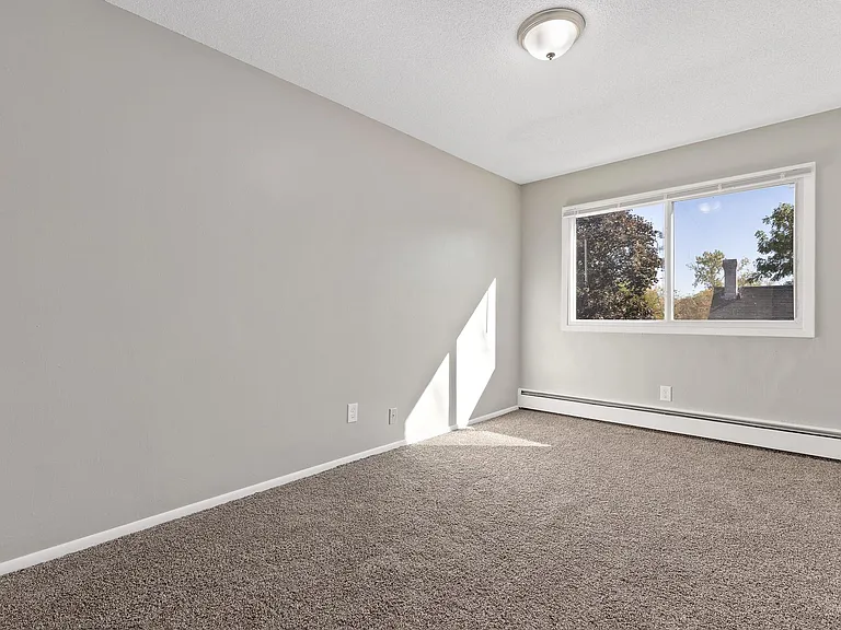 1089 York Ave #8 — Photo 5