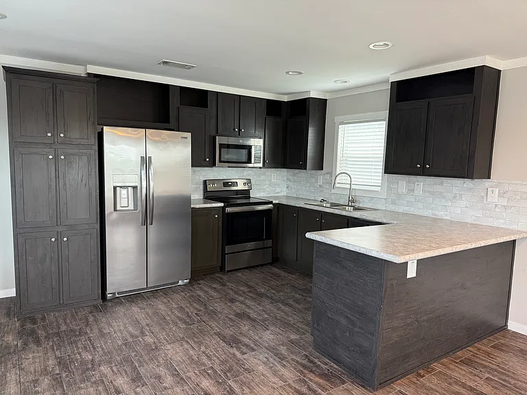 339 Marigold Ln — Photo 4