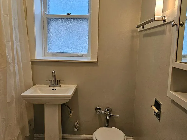 1605 W Thome Ave #2 — Photo 8