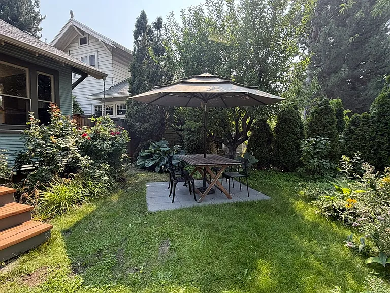 1424 W Franklin St — Photo 3