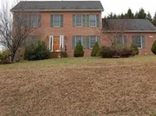 4447 Steeple Chase Dr, Hickory, NC 28601