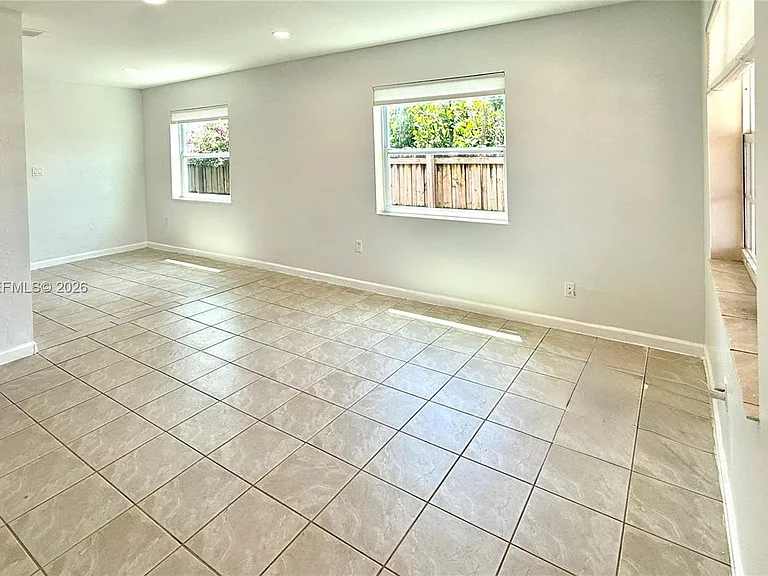 2318 Dewey St — Photo 5