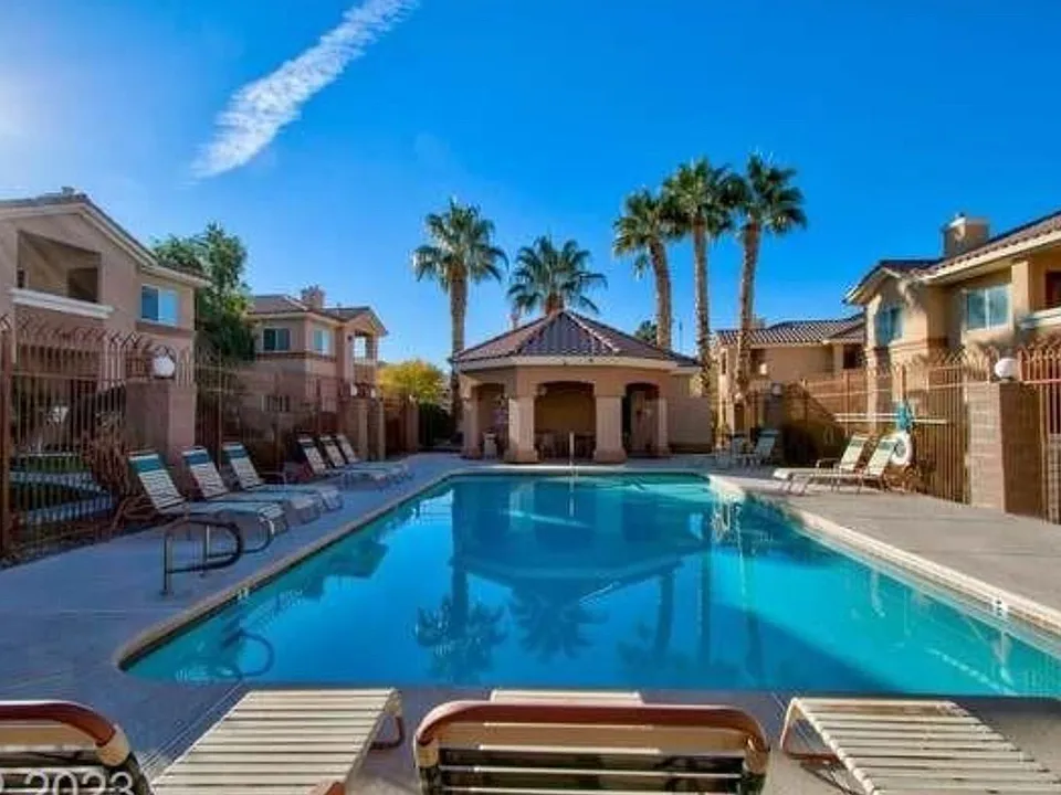 1050 E Cactus Ave #2072