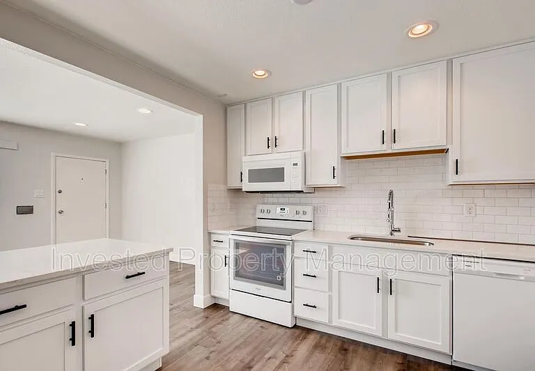 3330 N Cook St — Photo 5