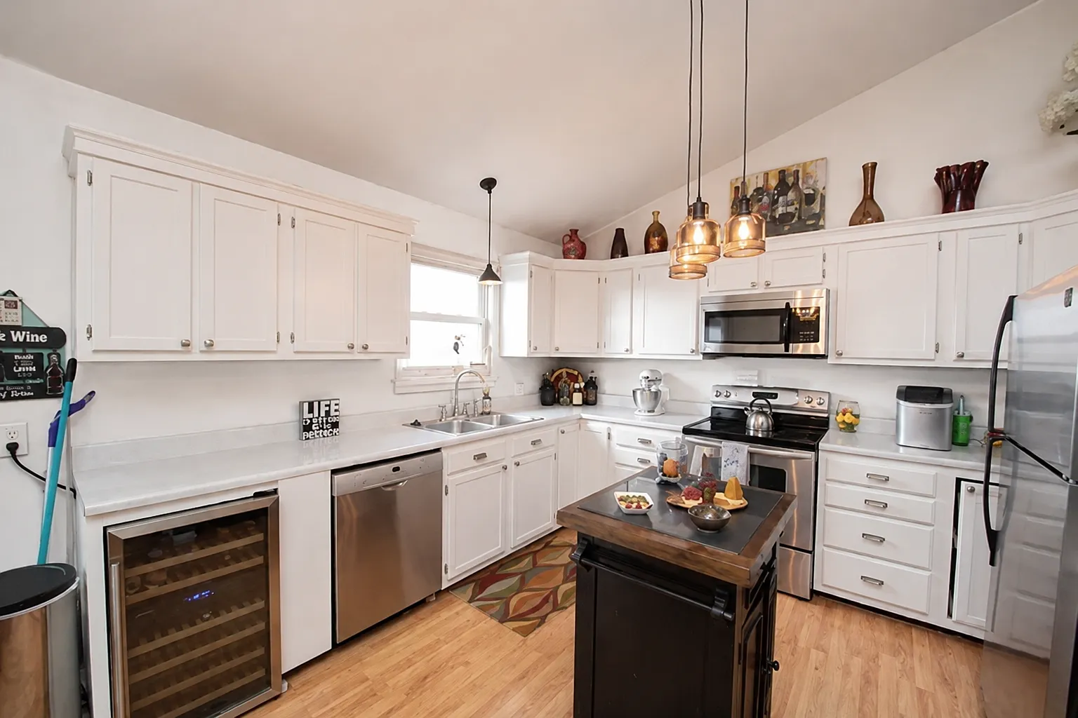 5 bed, 1881 sqft, $2,100 — Photo 3